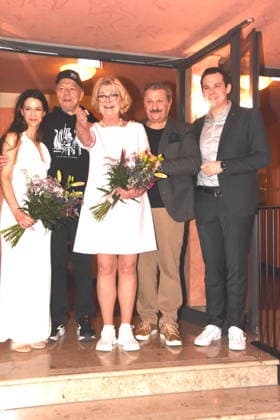 Darsteller Anna Lena Class, Schauspielerin Dirk Galuba, Schauspieler Saskia Vester, Schauspielerin Aykut Kayacik Schauspieler Alexander Mattheis Schauspieler Muenchen 15 01 2026 Komoedie im Bayerischen Hof Premiere Wer schiesst auf Frau Hummel Foto Bernd Muenchen Muenchen