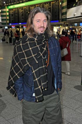 RTL - Dschungelcamp 2026. Gil Ofarim anläßlich der Abreise der Kandidaten der RTL - Sendung Ich bin ein Star - holt mich hier raus zum Dschungel-Camp 2026 in Australien am 16.01.2026 auf dem Flughafen Frankfurt Main. 20260116MWI098975