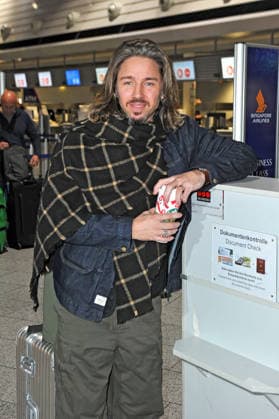 RTL - Dschungelcamp 2026. Gil Ofarim anläßlich der Abreise der Kandidaten der RTL - Sendung Ich bin ein Star - holt mich hier raus zum Dschungel-Camp 2026 in Australien am 16.01.2026 auf dem Flughafen Frankfurt Main. 20260116MWI098984