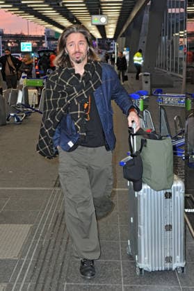 RTL - Dschungelcamp 2026. Gil Ofarim anläßlich der Abreise der Kandidaten der RTL - Sendung Ich bin ein Star - holt mich hier raus zum Dschungel-Camp 2026 in Australien am 16.01.2026 auf dem Flughafen Frankfurt Main. 20260116MWI098989