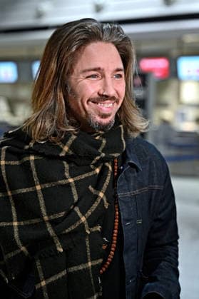 RTL - Dschungelcamp 2026. Gil Ofarim anläßlich der Abreise der Kandidaten der RTL - Sendung Ich bin ein Star - holt mich hier raus zum Dschungel-Camp 2026 in Australien am 16.01.2026 auf dem Flughafen Frankfurt Main. 20260116MWI099321