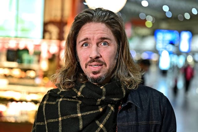 RTL - Dschungelcamp 2026. Gil Ofarim anläßlich der Abreise der Kandidaten der RTL - Sendung Ich bin ein Star - holt mich hier raus zum Dschungel-Camp 2026 in Australien am 16.01.2026 auf dem Flughafen Frankfurt Main. 20260116MWI099328