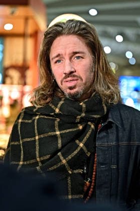 RTL - Dschungelcamp 2026. Gil Ofarim anläßlich der Abreise der Kandidaten der RTL - Sendung Ich bin ein Star - holt mich hier raus zum Dschungel-Camp 2026 in Australien am 16.01.2026 auf dem Flughafen Frankfurt Main. 20260116MWI099348