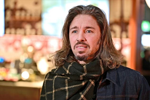 RTL - Dschungelcamp 2026. Gil Ofarim anläßlich der Abreise der Kandidaten der RTL - Sendung Ich bin ein Star - holt mich hier raus zum Dschungel-Camp 2026 in Australien am 16.01.2026 auf dem Flughafen Frankfurt Main. 20260116MWI099398