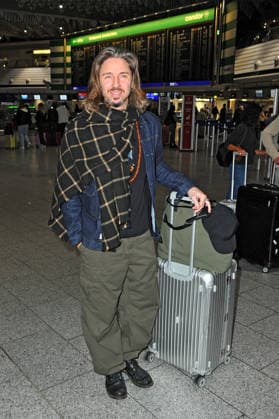 RTL - Dschungelcamp 2026. Gil Ofarim anläßlich der Abreise der Kandidaten der RTL - Sendung Ich bin ein Star - holt mich hier raus zum Dschungel-Camp 2026 in Australien am 16.01.2026 auf dem Flughafen Frankfurt Main. 20260116MWI098956