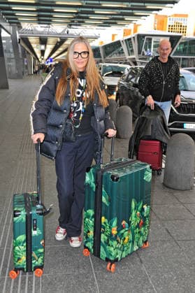 RTL - Dschungelcamp 2026. Nicole Belstler-Boettcher und Gloria Viagra ( Michel Gosewitsch ) anläßlich der Abreise der Kandidaten der RTL - Sendung Ich bin ein Star - holt mich hier raus zum Dschungel-Camp 2026 in Australien am 16.01.2026 auf dem Flughafen Frankfurt Main. 20260116MWI099072
