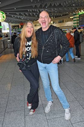 RTL - Dschungelcamp 2026. Nicole Belstler-Boettcher und Gloria Viagra ( Michel Gosewitsch ) anläßlich der Abreise der Kandidaten der RTL - Sendung Ich bin ein Star - holt mich hier raus zum Dschungel-Camp 2026 in Australien am 16.01.2026 auf dem Flughafen Frankfurt Main. 20260116MWI099123