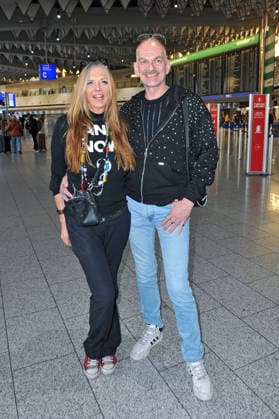 RTL - Dschungelcamp 2026. Nicole Belstler-Boettcher und Gloria Viagra ( Michel Gosewitsch ) anläßlich der Abreise der Kandidaten der RTL - Sendung Ich bin ein Star - holt mich hier raus zum Dschungel-Camp 2026 in Australien am 16.01.2026 auf dem Flughafen Frankfurt Main. 20260116MWI099132