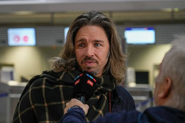 RTL Dschungelcamp - Frankfurt 2026. Gil Ofarim bei der Abreise zur RTL-Sendung Ich bin ein Star Holt mich hier raus. Dschungelcamp 2026 am Flughafen Frankfurt. Frankfurt Flughafen Hessen
