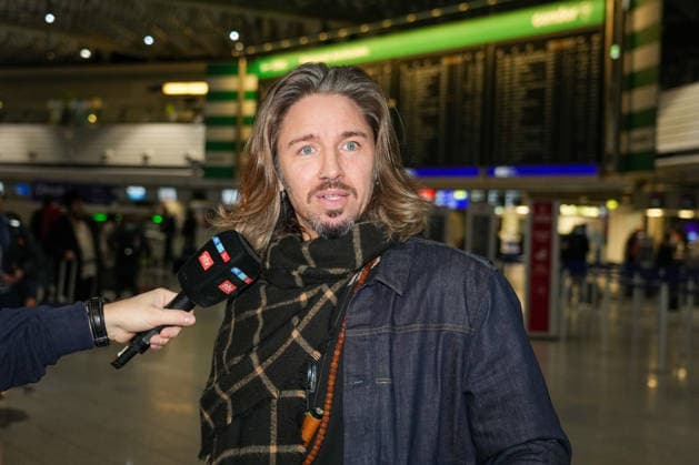 RTL Dschungelcamp - Frankfurt 2026. Gil Ofarim bei der Abreise zur RTL-Sendung Ich bin ein Star Holt mich hier raus. Dschungelcamp 2026 am Flughafen Frankfurt. Frankfurt Flughafen Hessen