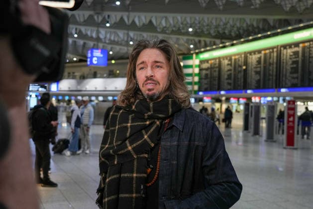 RTL Dschungelcamp - Frankfurt 2026. Gil Ofarim bei der Abreise zur RTL-Sendung Ich bin ein Star Holt mich hier raus. Dschungelcamp 2026 am Flughafen Frankfurt. Frankfurt Flughafen Hessen