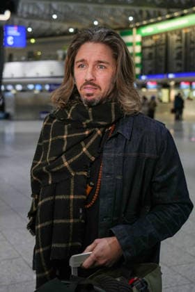 RTL Dschungelcamp - Frankfurt 2026. Gil Ofarim bei der Abreise zur RTL-Sendung Ich bin ein Star Holt mich hier raus. Dschungelcamp 2026 am Flughafen Frankfurt. Frankfurt Flughafen Hessen