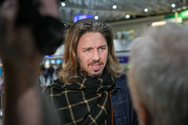 RTL Dschungelcamp - Frankfurt 2026. Gil Ofarim bei der Abreise zur RTL-Sendung Ich bin ein Star Holt mich hier raus. Dschungelcamp 2026 am Flughafen Frankfurt. Frankfurt Flughafen Hessen