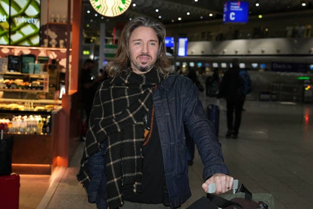 RTL Dschungelcamp - Frankfurt 2026. Gil Ofarim bei der Abreise zur RTL-Sendung Ich bin ein Star Holt mich hier raus. Dschungelcamp 2026 am Flughafen Frankfurt. Frankfurt Flughafen Hessen