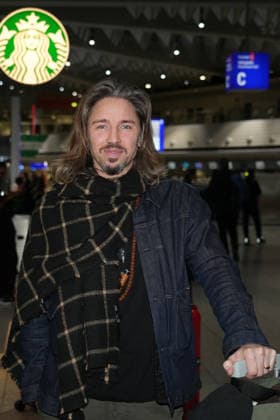 RTL Dschungelcamp - Frankfurt 2026. Gil Ofarim bei der Abreise zur RTL-Sendung Ich bin ein Star Holt mich hier raus. Dschungelcamp 2026 am Flughafen Frankfurt. Frankfurt Flughafen Hessen
