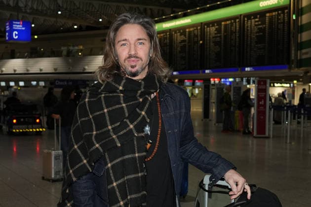 RTL Dschungelcamp - Frankfurt 2026. Gil Ofarim bei der Abreise zur RTL-Sendung Ich bin ein Star Holt mich hier raus. Dschungelcamp 2026 am Flughafen Frankfurt. Frankfurt Flughafen Hessen