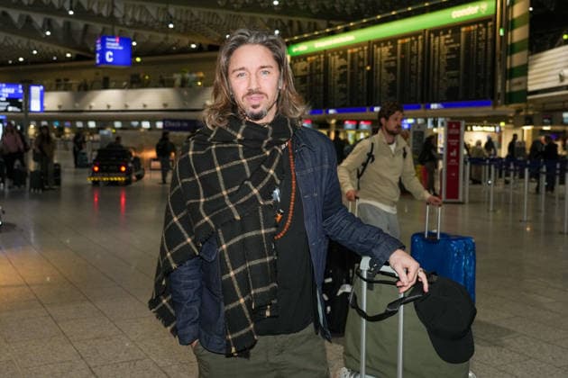 RTL Dschungelcamp - Frankfurt 2026. Gil Ofarim bei der Abreise zur RTL-Sendung Ich bin ein Star Holt mich hier raus. Dschungelcamp 2026 am Flughafen Frankfurt. Frankfurt Flughafen Hessen