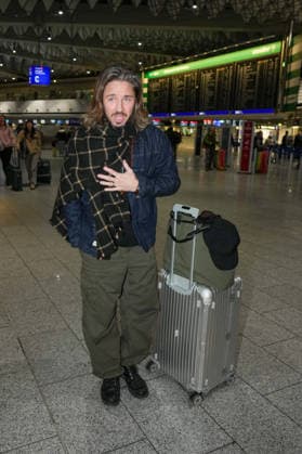 RTL Dschungelcamp - Frankfurt 2026. Gil Ofarim bei der Abreise zur RTL-Sendung Ich bin ein Star Holt mich hier raus. Dschungelcamp 2026 am Flughafen Frankfurt. Frankfurt Flughafen Hessen