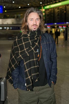 RTL Dschungelcamp - Frankfurt 2026. Gil Ofarim bei der Abreise zur RTL-Sendung Ich bin ein Star Holt mich hier raus. Dschungelcamp 2026 am Flughafen Frankfurt. Frankfurt Flughafen Hessen