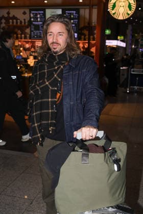 Abflug der Kandidaten der RTL-TV-Show ICH BIN EIN STAR HOLT MICH HIER RAUS Frankfurt Main, 16.01.2026 Gil Ofarim beim Abflug nach Australien ins RTL Dschungelcamp 2026 am Frankfurter Flughafen Hessen Deutschland Copyright: xMatthiasxGränzdörferx