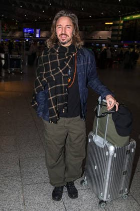 Abflug der Kandidaten der RTL-TV-Show ICH BIN EIN STAR HOLT MICH HIER RAUS Frankfurt Main, 16.01.2026 Gil Ofarim beim Abflug nach Australien ins RTL Dschungelcamp 2026 am Frankfurter Flughafen Hessen Deutschland Copyright: xMatthiasxGränzdörferx