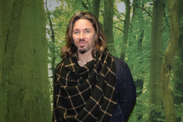 RTL Dschungelcamp - Frankfurt 2026. Gil Ofarim bei der Abreise zur RTL-Sendung Ich bin ein Star Holt mich hier raus. Dschungelcamp 2026 am Flughafen Frankfurt. Frankfurt Flughafen Hessen