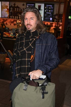 Abflug der Kandidaten der RTL-TV-Show ICH BIN EIN STAR HOLT MICH HIER RAUS Frankfurt Main, 16.01.2026 Gil Ofarim beim Abflug nach Australien ins RTL Dschungelcamp 2026 am Frankfurter Flughafen Hessen Deutschland Copyright: xMatthiasxGränzdörferx
