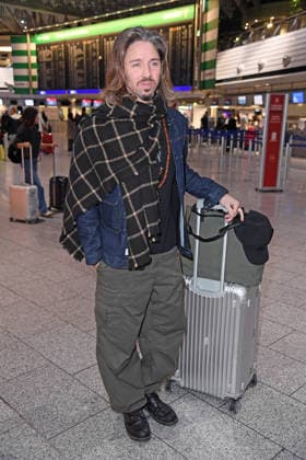 Gil Ofarim - Abflug der Kandidaten der RTL TV-Show ICH BIN EIN STAR, HOLT MICH HIER RAUS am Frankfurter Flughafen in Frankfurt am Main am 16.01.2026