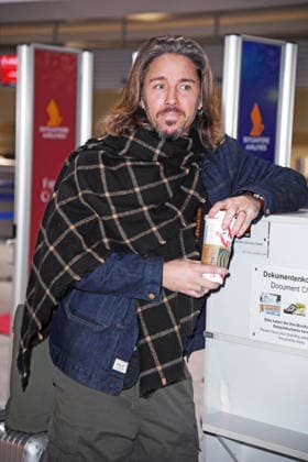 Gil Ofarim - Abflug der Kandidaten der RTL TV-Show ICH BIN EIN STAR, HOLT MICH HIER RAUS am Frankfurter Flughafen in Frankfurt am Main am 16.01.2026