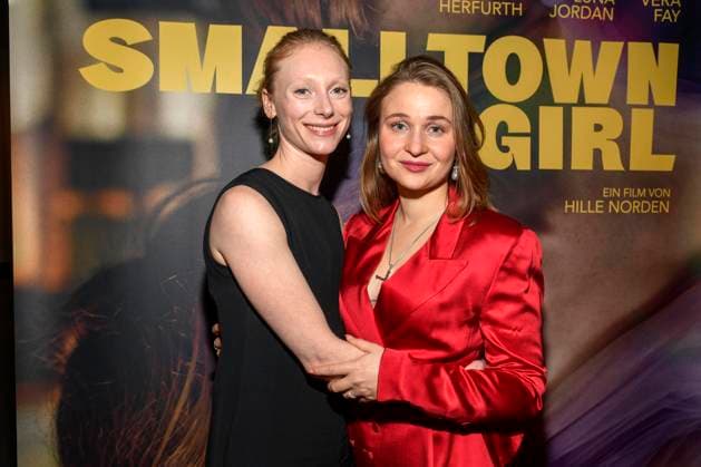 abb: Dana Herfurth und Hille Norden zu Gast auf dem roten Teppich bei der Premiere des Kino Film SmallTown Girl im Kino in der Kulturbrauerei am 15.01.2026 Berlin Deutschland