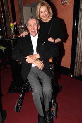 Dr. med. Klaus Ihm Arzt fuer Frauenkunde und Geburtshilfe mit Frau Muenchen 15 01 2026 Komoedie im Bayerischen Hof Premiere Wer schiesst auf Frau Hummel Foto Bernd Muenchen Muenchen
