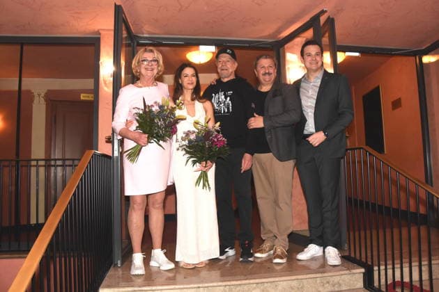 Darsteller Saskia Vester, Schauspielerin Anna Lena Class, Schauspielerin Dirk Galuba, Schauspieler Aykut Kayacik Schauspieler Alexander Mattheis Schauspieler Muenchen 15 01 2026 Komoedie im Bayerischen Hof Premiere Wer schiesst auf Frau Hummel Foto Bernd Muenchen Muenchen