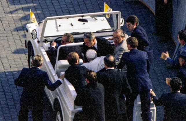 May 13, 1981 : DAY OF THE JPII ATTACK May 13, 1981: Attempted assassination of Pope John Paul II in St. peter s Square at the vatican. 13 maggio 1981: Tentativo di assassinio di Papa Giovanni Paolo II in Piazza San Pietro al Vaticano. EDITORIAL USE ONLY - NO BOOKS Copyright: xx