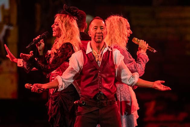 DJ BoBo, Europa Park Arena, The Great Adventure, Konzert, 15 Januar, Europa Park Rust, Eurodance, Live Show, spektakuläre Bühne, Lichteffekte, Tänzer, Choreografie, Hits, Fans, ausverkauft, Tourstart, Multimedia Show, VR Erlebnis, Popkultur, Entertainment, Live Event, Musikshow, Eventbranche, Showpremiere, Familienevent, Winterevent, Symbolfoto für Konzerte, Tourneen, Großevents, Festivalfeeling, Fanbegeisterung, Bühnenperformance, moderne Showtechnik, Nancy Baumann, Rust Europa Park Baden-Württemberg Deutschland Copyright: xFINLEYxMÖRCHx
