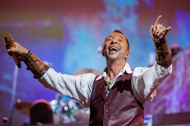 DJ BoBo, Europa Park Arena, The Great Adventure, Konzert, 15 Januar, Europa Park Rust, Eurodance, Live Show, spektakuläre Bühne, Lichteffekte, Tänzer, Choreografie, Hits, Fans, ausverkauft, Tourstart, Multimedia Show, VR Erlebnis, Popkultur, Entertainment, Live Event, Musikshow, Eventbranche, Showpremiere, Familienevent, Winterevent, Symbolfoto für Konzerte, Tourneen, Großevents, Festivalfeeling, Fanbegeisterung, Bühnenperformance, moderne Showtechnik Rust Europa Park Baden-Württemberg Deutschland *** DJ BoBo, Europa Park Arena, The Great Adventure, concert, January 15, Europa Park Rust, Eurodance, live show, spectacular stage, lighting effects, dancers, choreography, hits, fans, sold out, tour start, multimedia show, VR experience, Copyright: xFINLEYxMÖRCHx
