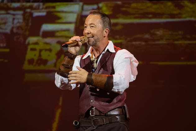 DJ BoBo, Europa Park Arena, The Great Adventure, Konzert, 15 Januar, Europa Park Rust, Eurodance, Live Show, spektakuläre Bühne, Lichteffekte, Tänzer, Choreografie, Hits, Fans, ausverkauft, Tourstart, Multimedia Show, VR Erlebnis, Popkultur, Entertainment, Live Event, Musikshow, Eventbranche, Showpremiere, Familienevent, Winterevent, Symbolfoto für Konzerte, Tourneen, Großevents, Festivalfeeling, Fanbegeisterung, Bühnenperformance, moderne Showtechnik Rust Europa Park Baden-Württemberg Deutschland Copyright: xFINLEYxMÖRCHx