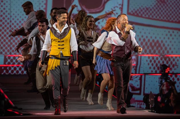 DJ BoBo, Europa Park Arena, The Great Adventure, Konzert, 15 Januar, Europa Park Rust, Eurodance, Live Show, spektakuläre Bühne, Lichteffekte, Tänzer, Choreografie, Hits, Fans, ausverkauft, Tourstart, Multimedia Show, VR Erlebnis, Popkultur, Entertainment, Live Event, Musikshow, Eventbranche, Showpremiere, Familienevent, Winterevent, Symbolfoto für Konzerte, Tourneen, Großevents, Festivalfeeling, Fanbegeisterung, Bühnenperformance, moderne Showtechnik Rust Europa Park Baden-Württemberg Deutschland Copyright: xFINLEYxMÖRCHx