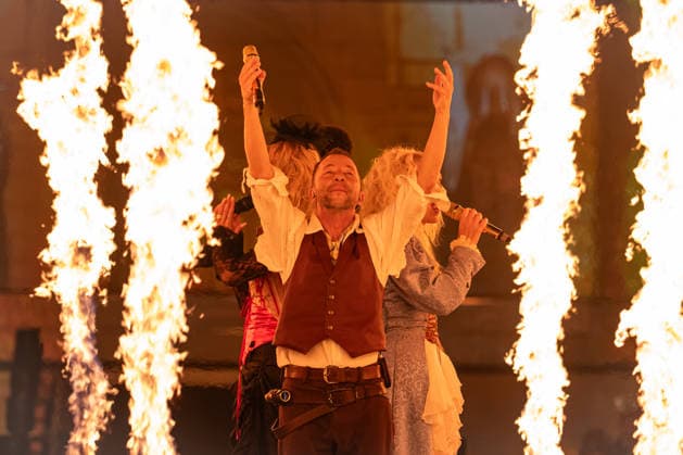 DJ BoBo, Europa Park Arena, The Great Adventure, Konzert, 15 Januar, Europa Park Rust, Eurodance, Live Show, spektakuläre Bühne, Lichteffekte, Tänzer, Choreografie, Hits, Fans, ausverkauft, Tourstart, Multimedia Show, VR Erlebnis, Popkultur, Entertainment, Live Event, Musikshow, Eventbranche, Showpremiere, Familienevent, Winterevent, Symbolfoto für Konzerte, Tourneen, Großevents, Festivalfeeling, Fanbegeisterung, Bühnenperformance, moderne Showtechnik Rust Europa Park Baden-Württemberg Deutschland Copyright: xFINLEYxMÖRCHx
