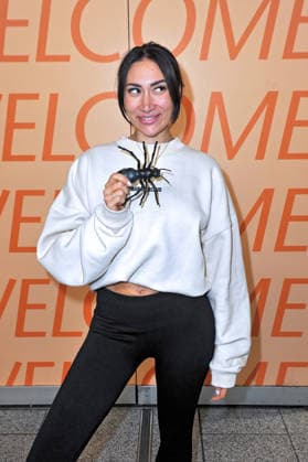 RTL - Dschungelcamp 2026. Samira Yavuz anläßlich der Abreise der Kandidaten der RTL - Sendung Ich bin ein Star - holt mich hier raus zum Dschungel-Camp 2026 in Australien am 16.01.2026 auf dem Flughafen Frankfurt Main. 20260116MWI099882