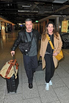 RTL - Dschungelcamp 2026. Hardy Krüger junior mit seiner Ehefrau Alice anläßlich der Abreise der Kandidaten der RTL - Sendung Ich bin ein Star - holt mich hier raus zum Dschungel-Camp 2026 in Australien am 16.01.2026 auf dem Flughafen Frankfurt Main. 20260116MWI099953