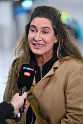 RTL - Dschungelcamp 2026. Alice Krüger anläßlich der Abreise der Kandidaten der RTL - Sendung Ich bin ein Star - holt mich hier raus zum Dschungel-Camp 2026 in Australien am 16.01.2026 auf dem Flughafen Frankfurt Main. 20260116MWI100242