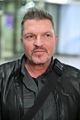 RTL - Dschungelcamp 2026. Hardy Krüger junior anläßlich der Abreise der Kandidaten der RTL - Sendung Ich bin ein Star - holt mich hier raus zum Dschungel-Camp 2026 in Australien am 16.01.2026 auf dem Flughafen Frankfurt Main. 20260116MWI100298