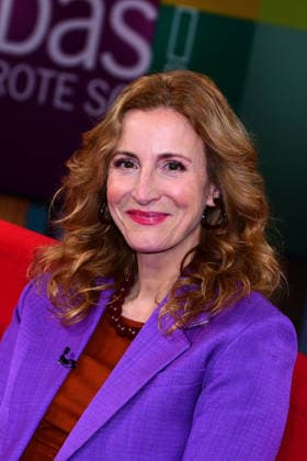 Ilka Petersen, die Moderatorin bei DAS Rote Sofa (NDR) am 16.1.2026 in Hamburg Gilda Sahebi zu Gast in der Sendung DAS! (NDR) in Hamburg