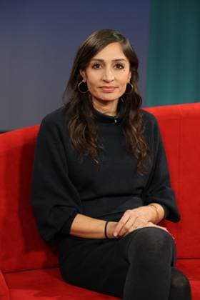 Gilda Sahebi, Journalistin, zu Gast in der Fernsehsendung DAS! Rote Sofa, eine Live-Talksendung des Norddeutschen Rundfunks, Fototermin am 16.1.2026 im Fernsehstudio des NDR in Hamburg Lokstedt