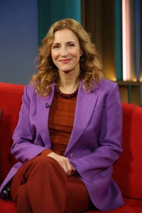 Ilka Petersen moderiert die Fernsehsendung DAS! Rote Sofa, eine Live-Talksendung des Norddeutschen Rundfunks, Fototermin am 16.1.2026 im Fernsehstudio des NDR in Hamburg Lokstedt