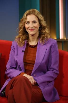 Ilka Petersen moderiert die Fernsehsendung DAS! Rote Sofa, eine Live-Talksendung des Norddeutschen Rundfunks, Fototermin am 16.1.2026 im Fernsehstudio des NDR in Hamburg Lokstedt