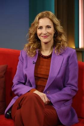 Ilka Petersen moderiert die Fernsehsendung DAS! Rote Sofa, eine Live-Talksendung des Norddeutschen Rundfunks, Fototermin am 16.1.2026 im Fernsehstudio des NDR in Hamburg Lokstedt