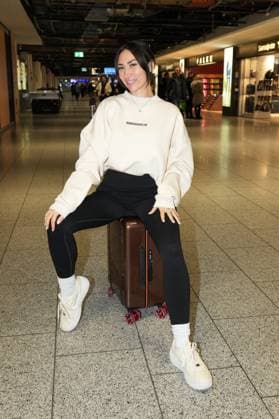 RTL Dschungelcamp - Frankfurt 2026. Samira Yavuz bei der Abreise zur RTL-Sendung Ich bin ein Star – Holt mich hier raus . Dschungelcamp 2026 am Flughafen Frankfurt. Frankfurt Flughafen Hessen