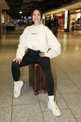 RTL Dschungelcamp - Frankfurt 2026. Samira Yavuz bei der Abreise zur RTL-Sendung Ich bin ein Star – Holt mich hier raus . Dschungelcamp 2026 am Flughafen Frankfurt. Frankfurt Flughafen Hessen