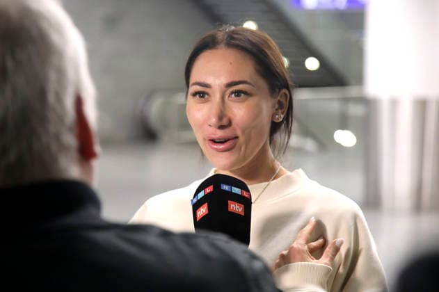 Samira Yavuz bei der Abreise der Dschungelcamp-Kandidaten der RTL Reality-TV-Show Ich bin ein Star - holt mich hier raus nach Australien auf dem Flughafen Frankfurt am Main. Frankfurt, 16.01.2026